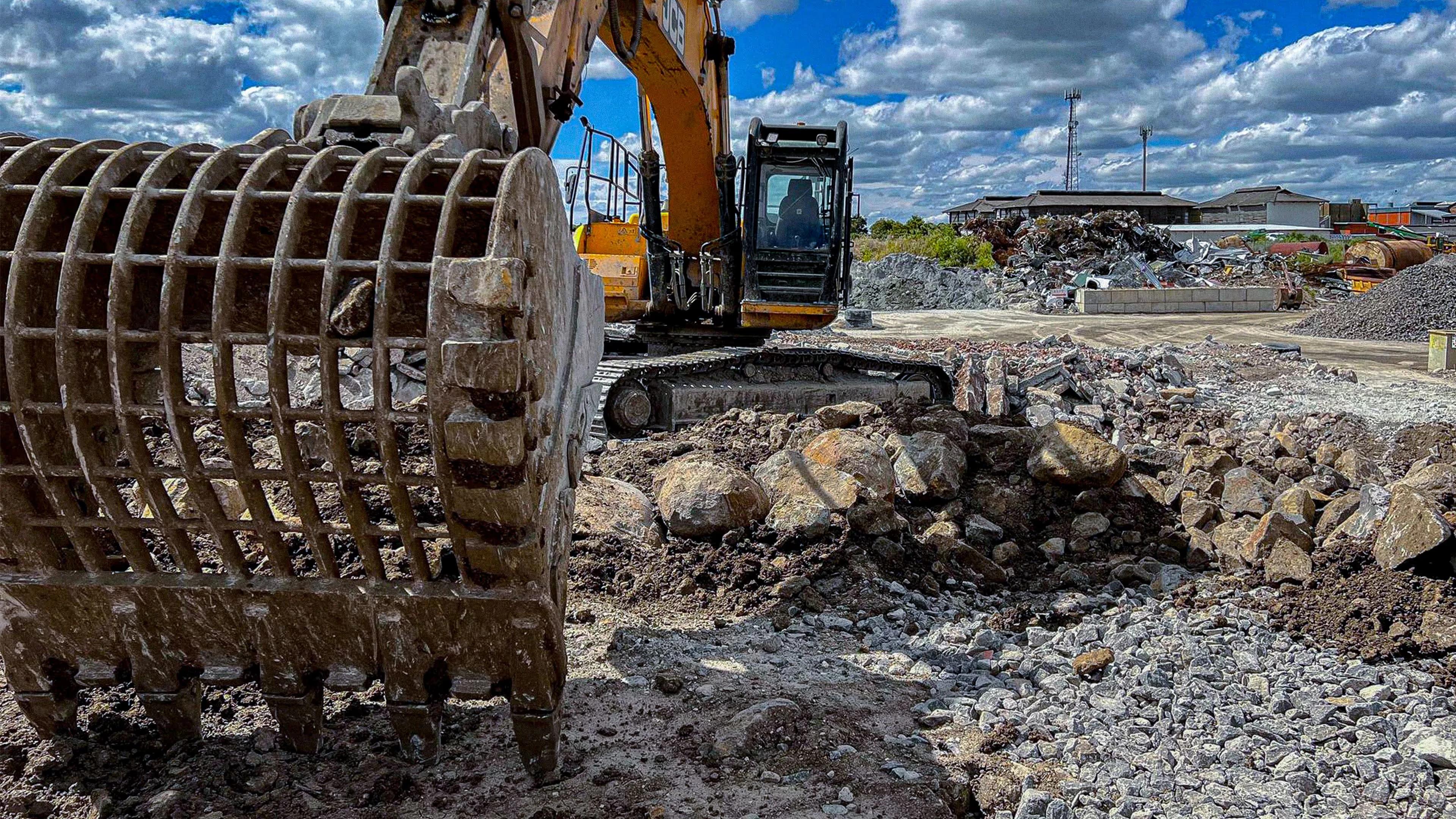 Rock Sieve Bucket - Gallery Image 3