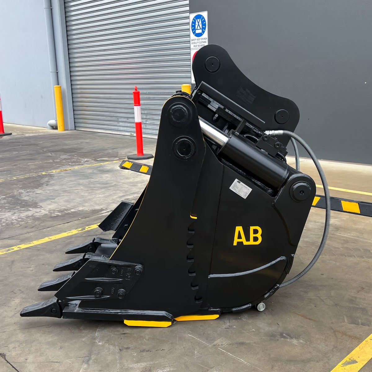 Heavy Duty 4-in-1 Bucket - Product Image 7