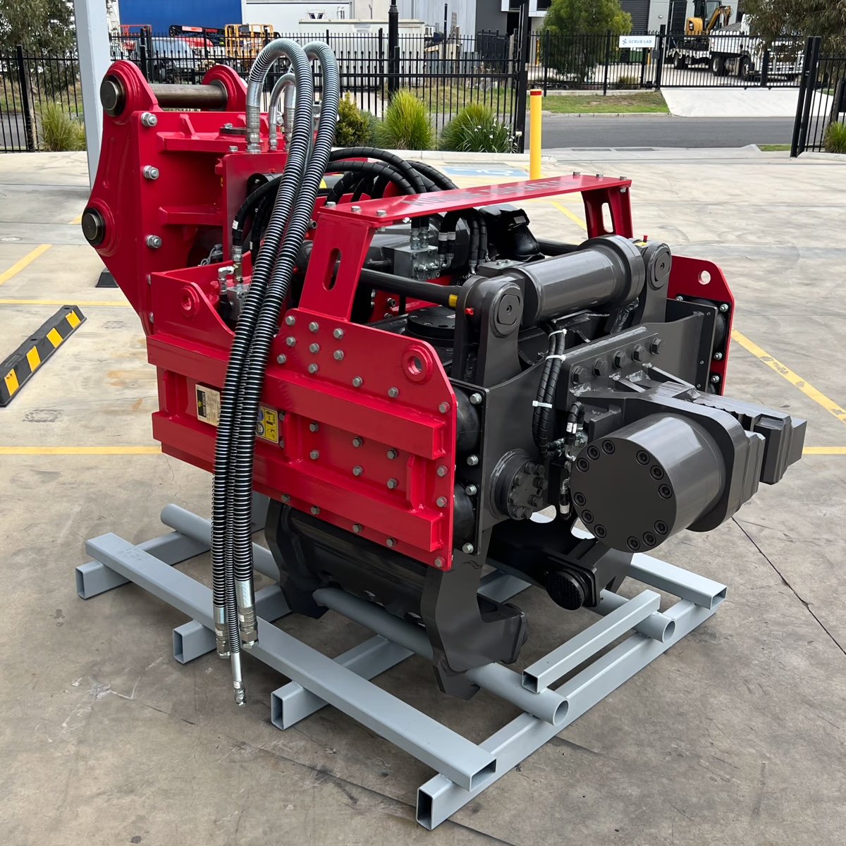 Side-Grip Vibrating Pile Driver - Product Image 3