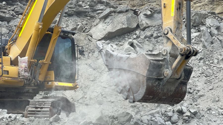 Aussie Buckets Rock Bucket in action 2
