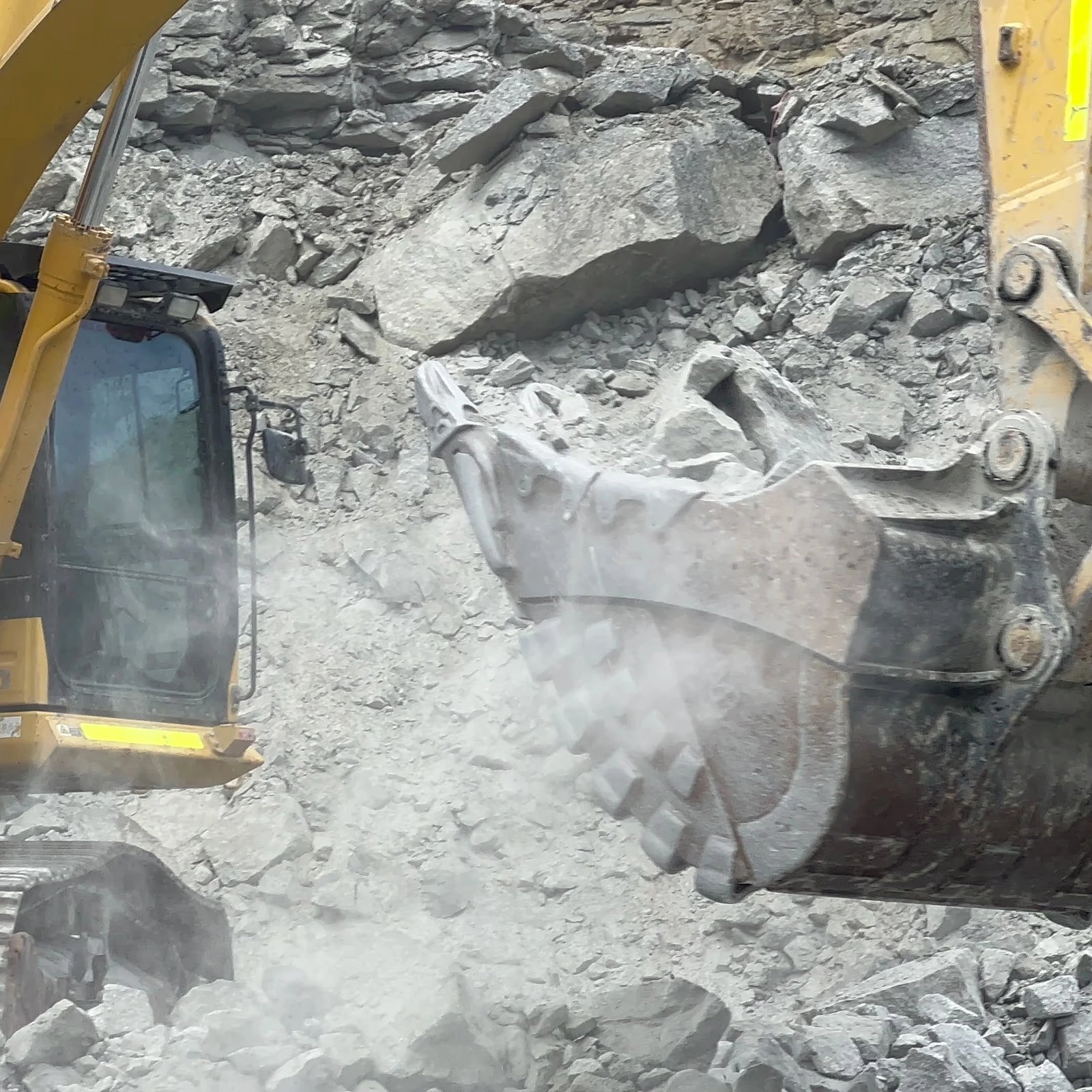 Aussie Buckets Rock Bucket in action 2