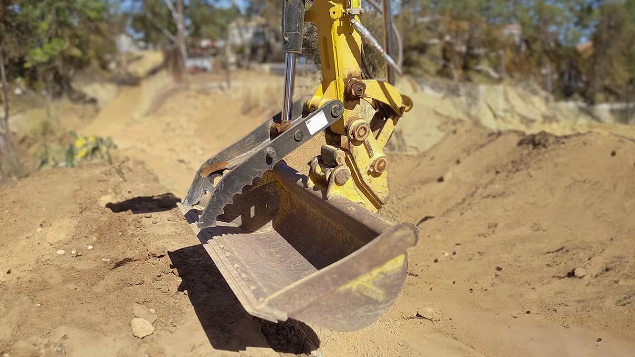 Hydraulic Thumb - Gallery Image 2