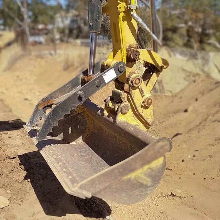 Hydraulic Thumb - Gallery Image 2