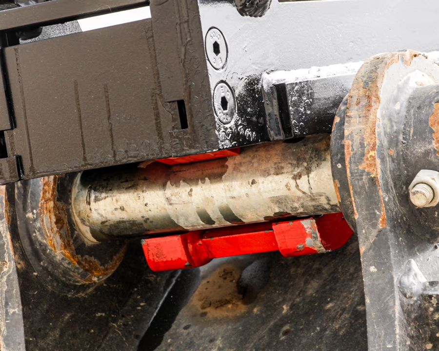 Hydraulic Tilting Hitch - Gallery Image 2