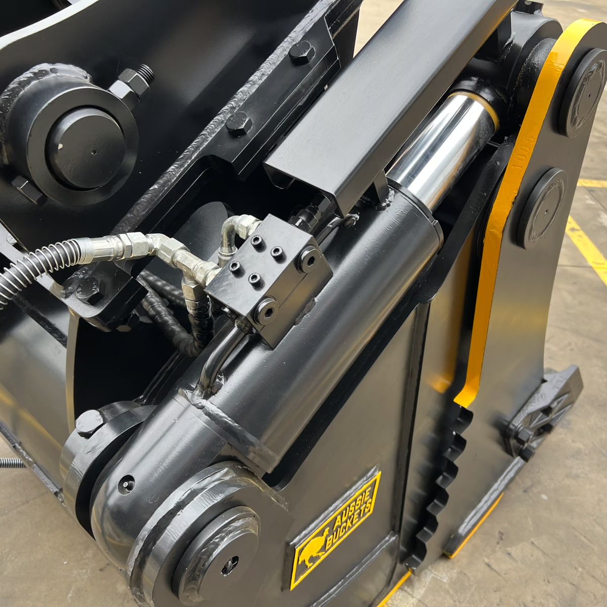 Heavy Duty 4-in-1 Bucket - Product Image 10