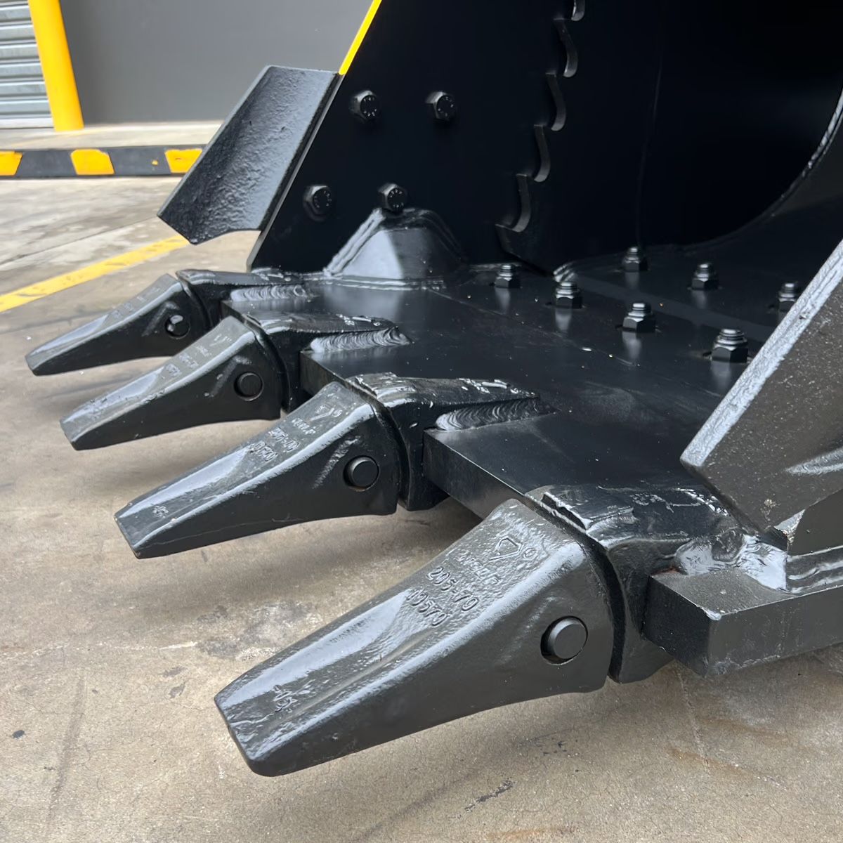 Heavy Duty 4-in-1 Bucket - Product Image 12