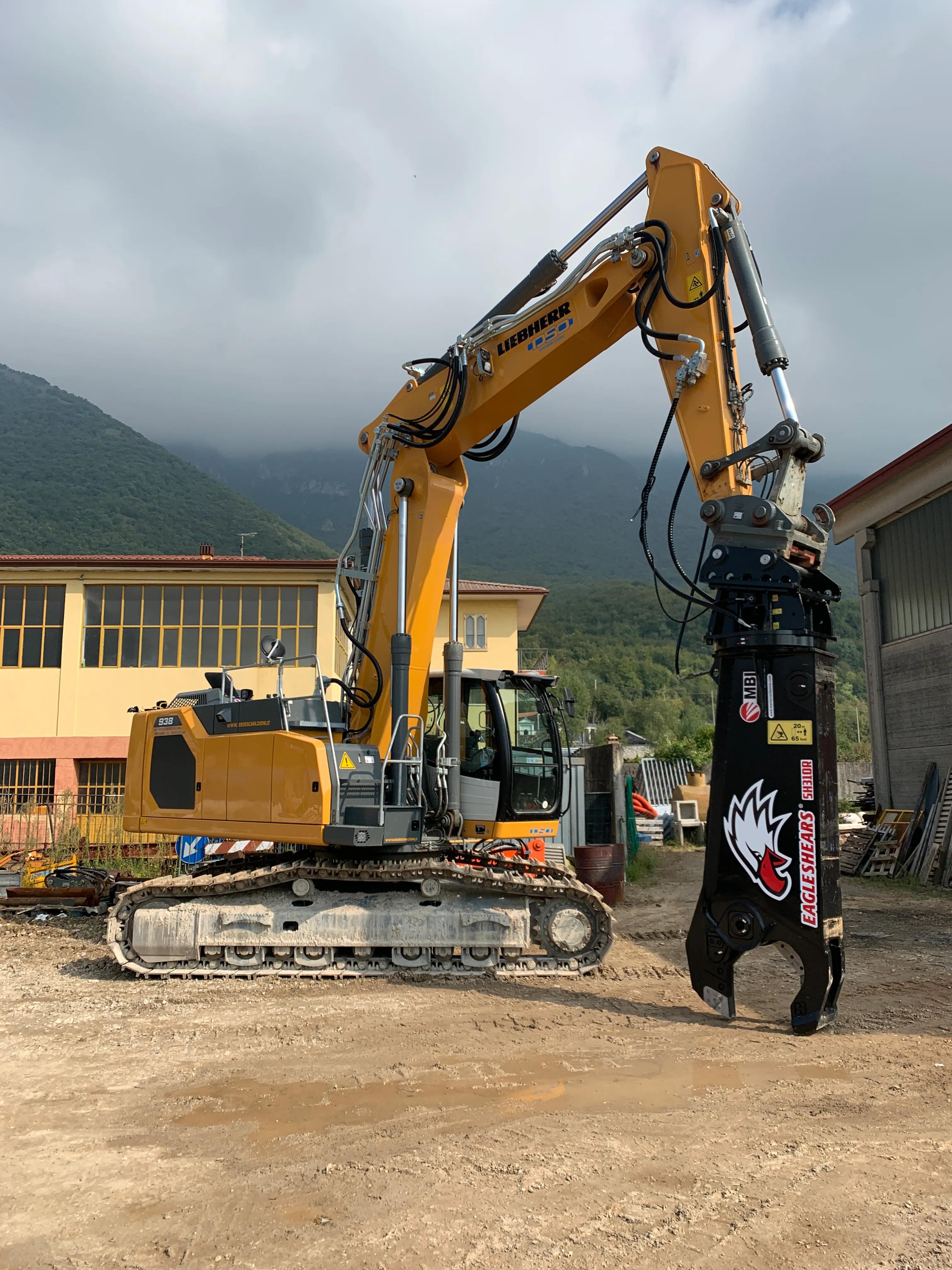 Aussie Buckets Scrap Shear Attachment in Action 3