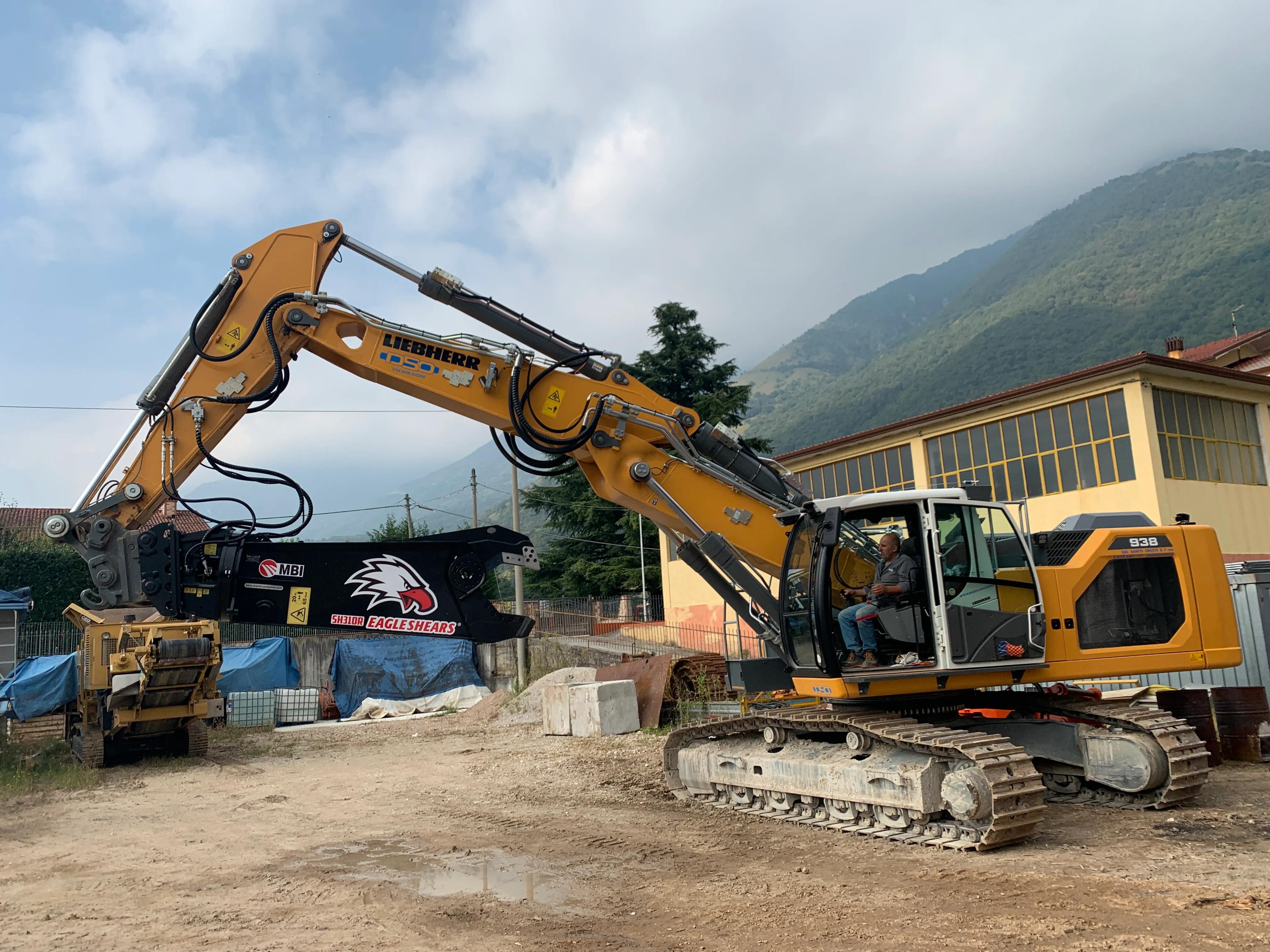 Aussie Buckets Scrap Shear Attachment in Action 2