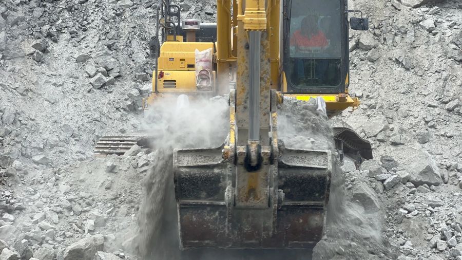 Aussie Buckets Rock Bucket in action