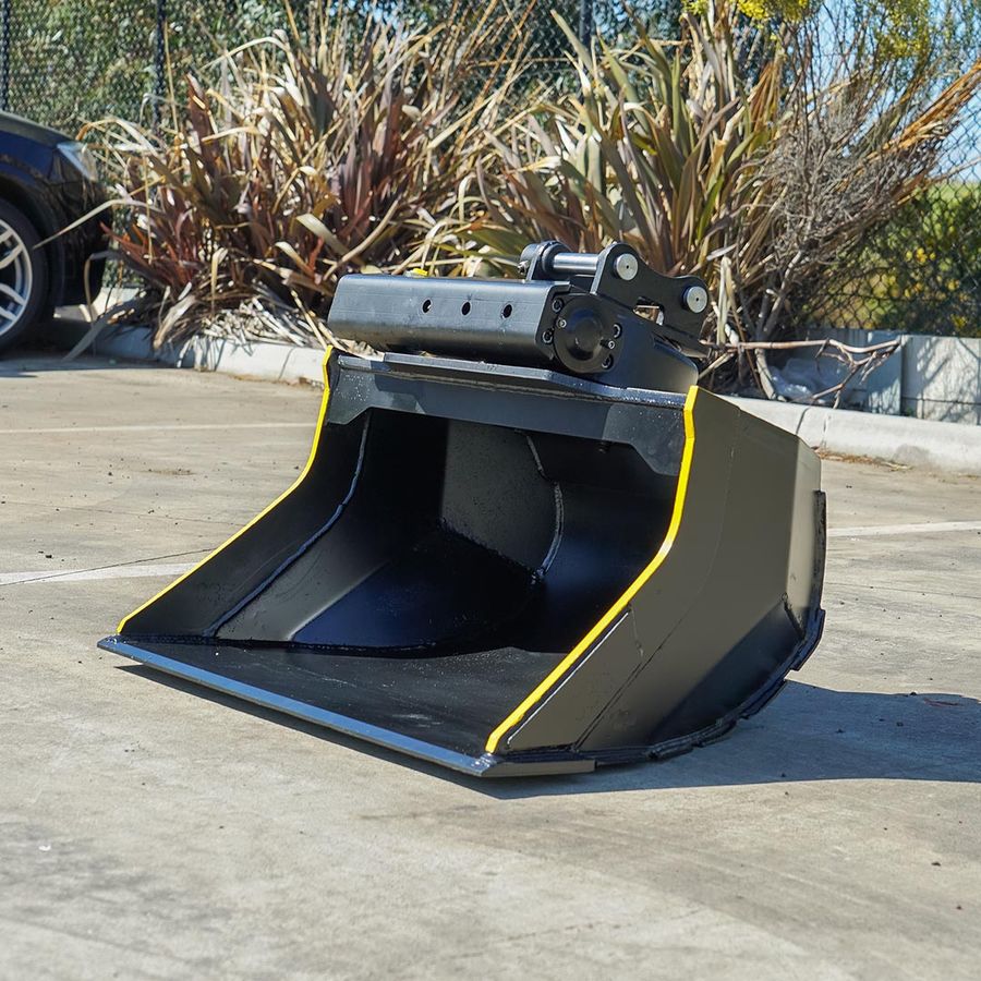 Rotating Grading Bucket - low front three-quarter view