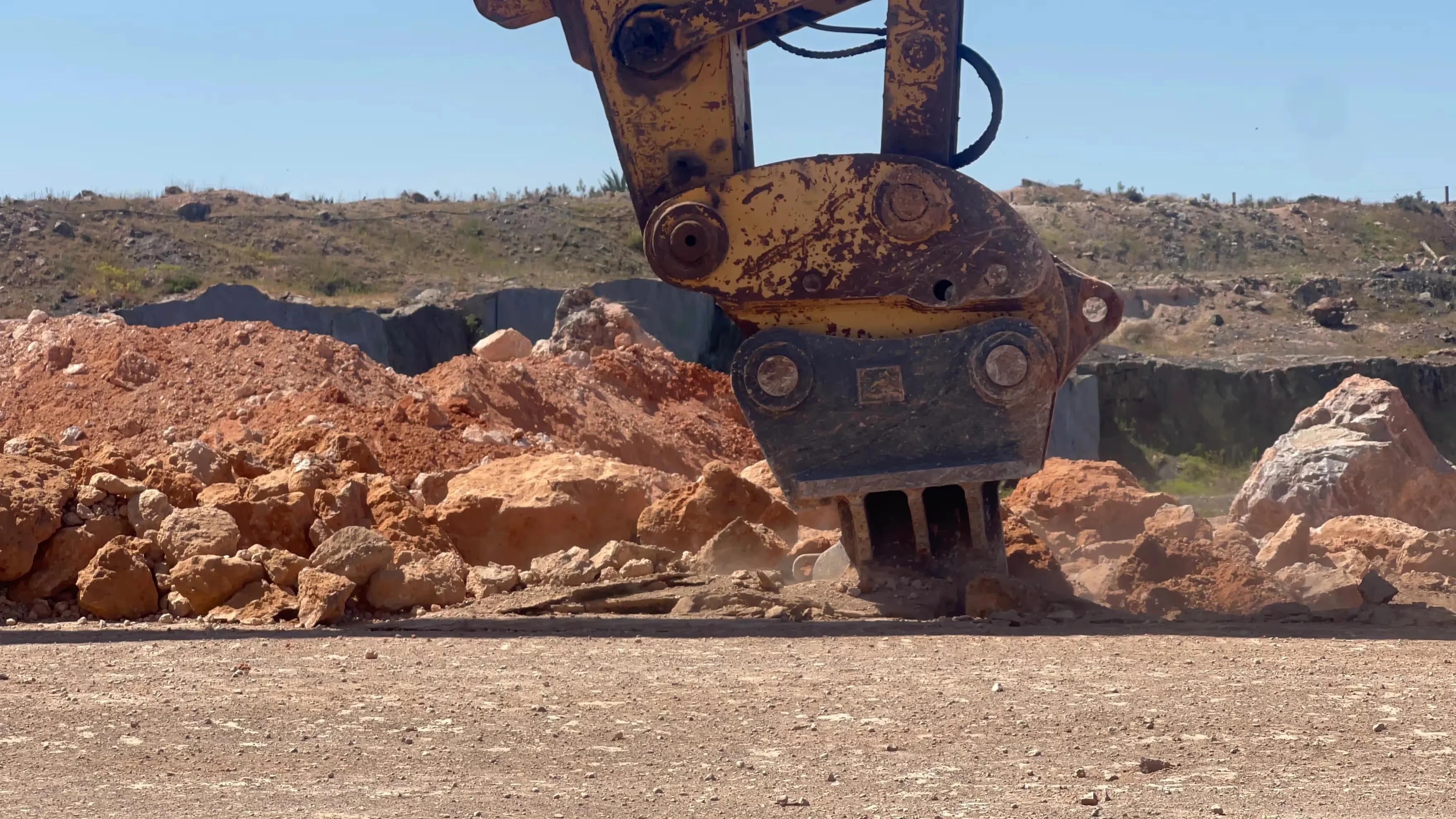 Aussie Buckets Excavator Ripper in action