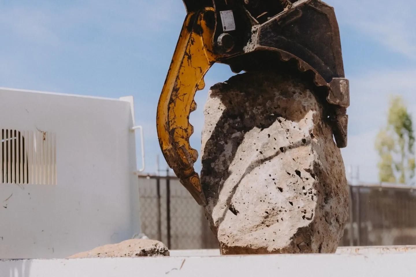 Hydraulic Grab Bucket - Gallery Image 2