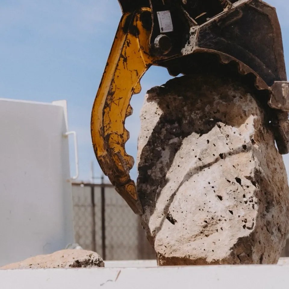 Hydraulic Grab Bucket - Gallery Image 2