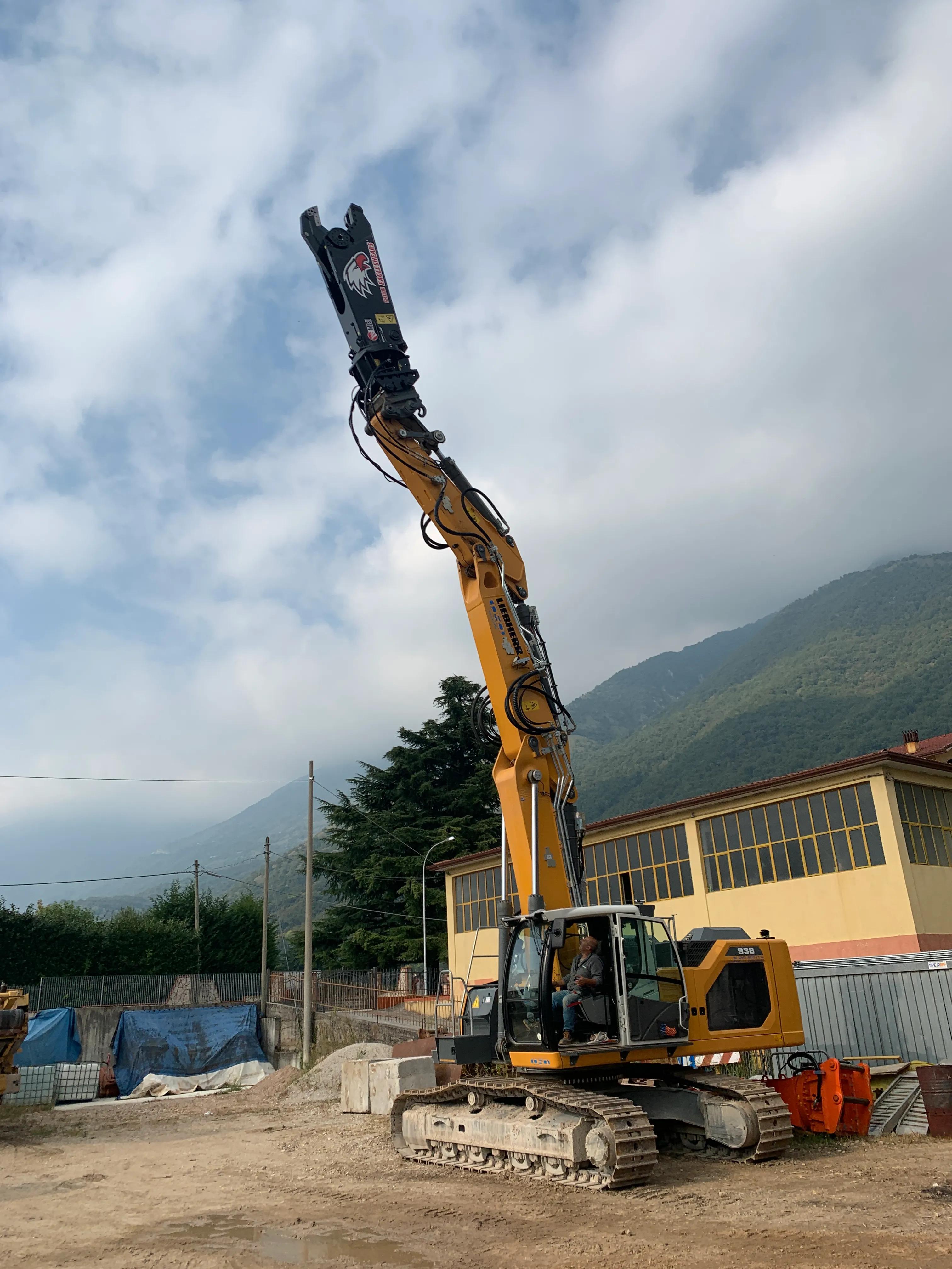 Aussie Buckets Scrap Shear Attachment in Action