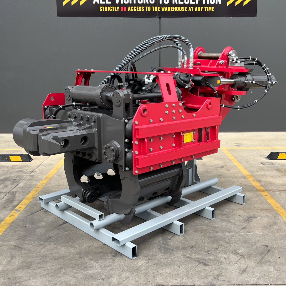 Side-Grip Vibrating Pile Driver - Product Image 1