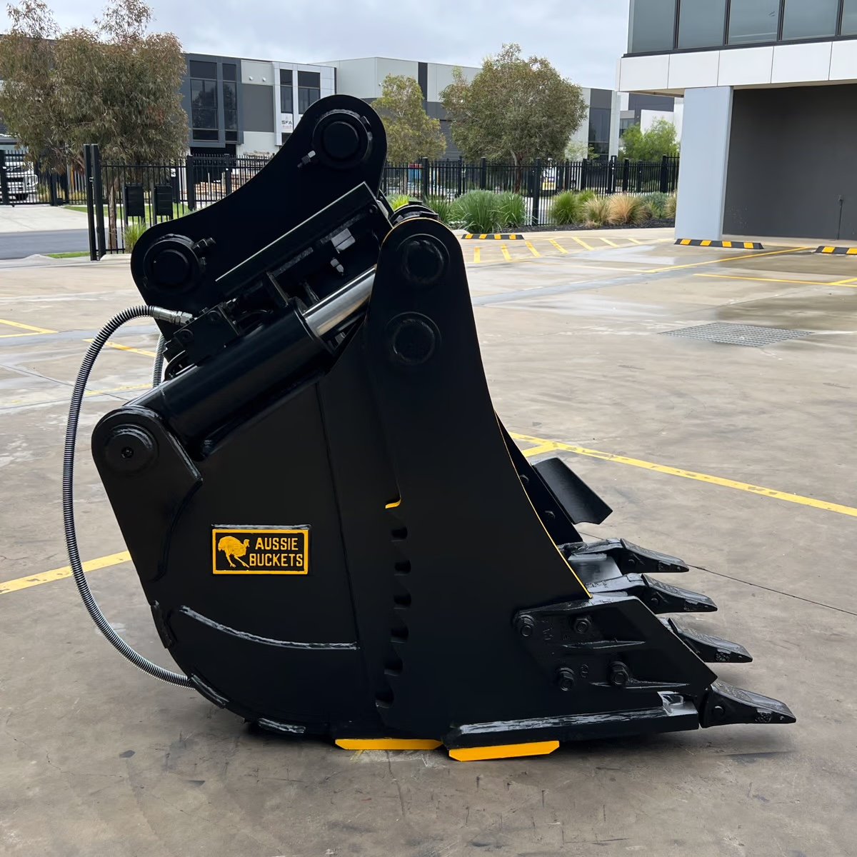 Heavy Duty 4-in-1 Bucket - Product Image 3