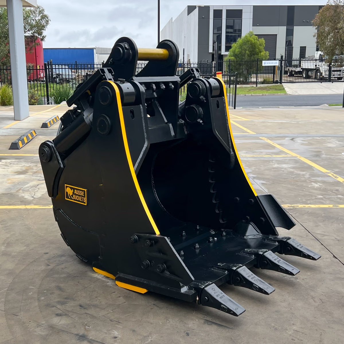Heavy Duty 4-in-1 Bucket - Product Image 1