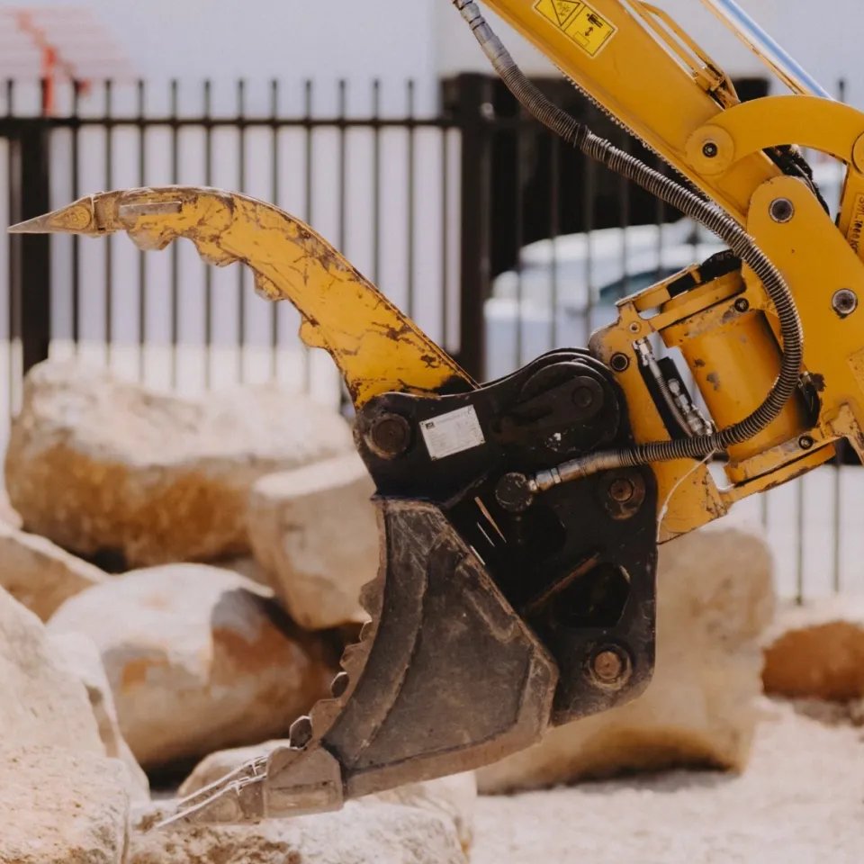 Hydraulic Grab Bucket - Gallery Image 1