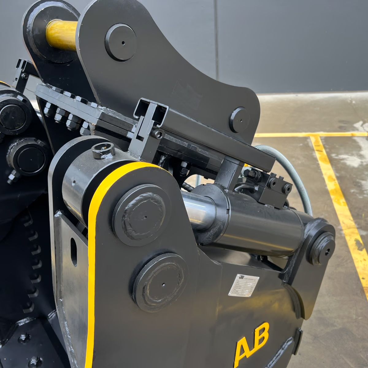 Heavy Duty 4-in-1 Bucket - Product Image 9