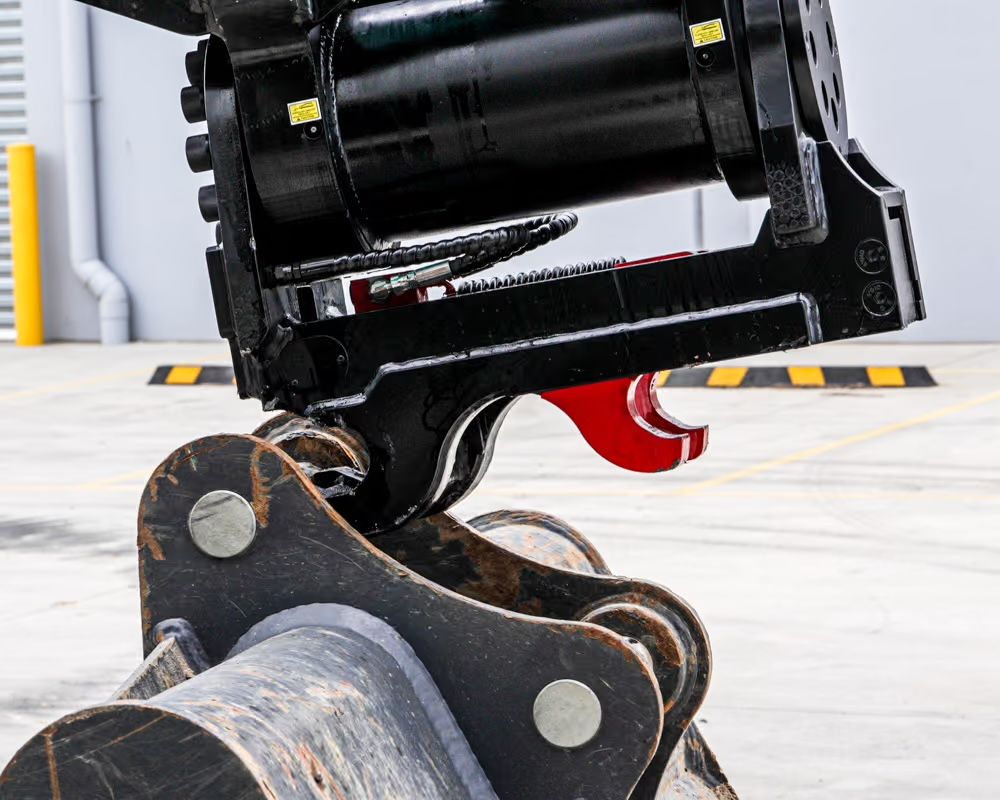 Hydraulic Tilting Hitch - Gallery Image 1