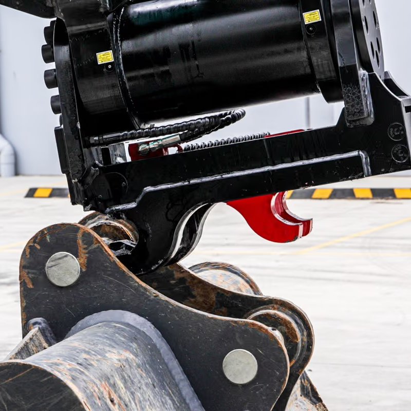 Hydraulic Tilting Hitch - Gallery Image 1