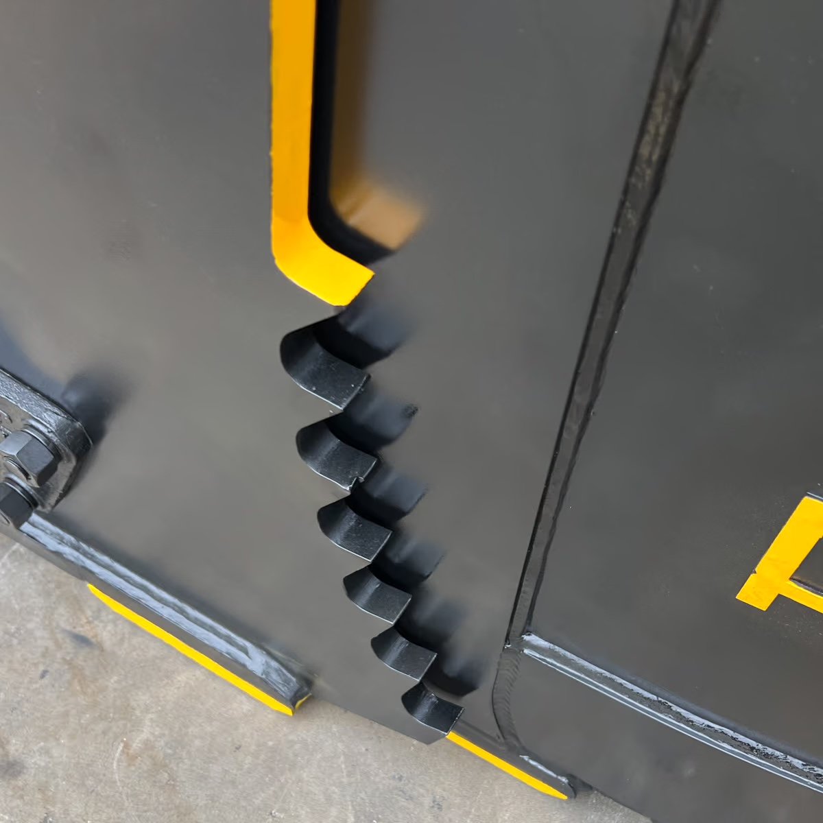 Heavy Duty 4-in-1 Bucket - Product Image 11