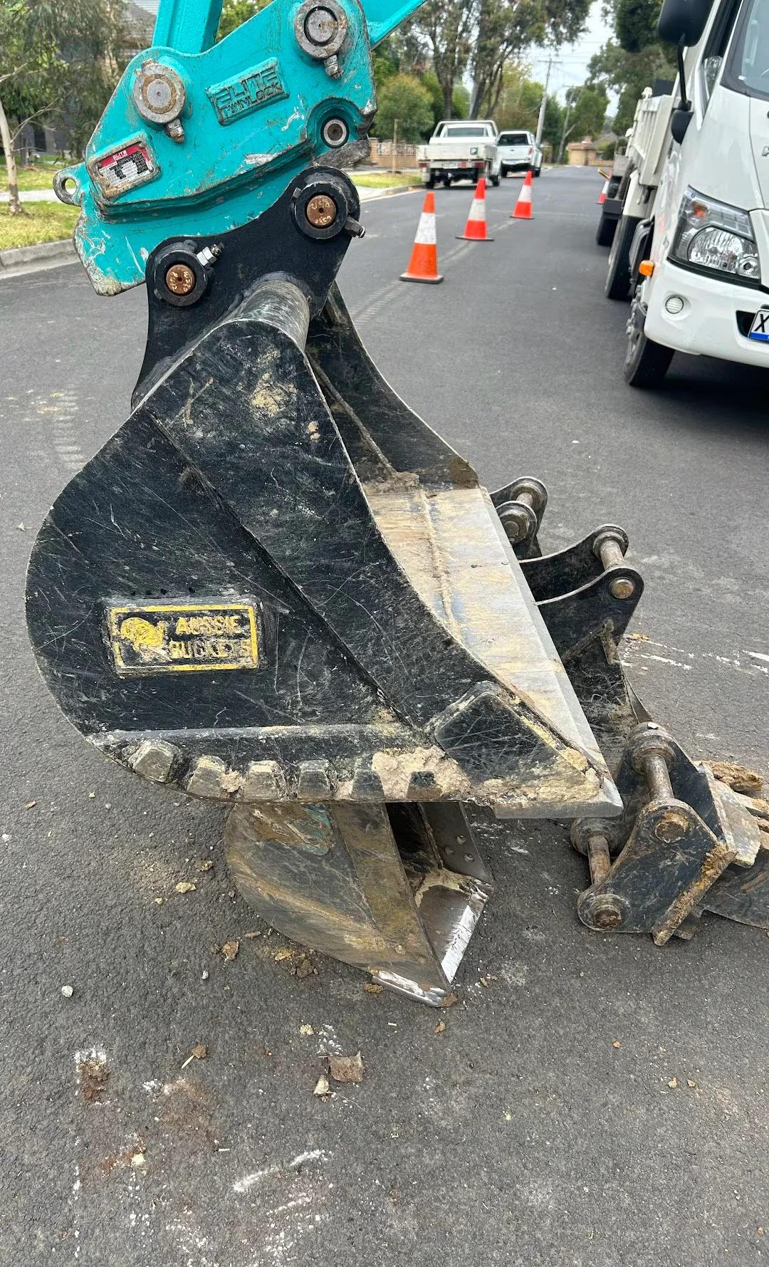 Mud Bucket - Gallery Image 4