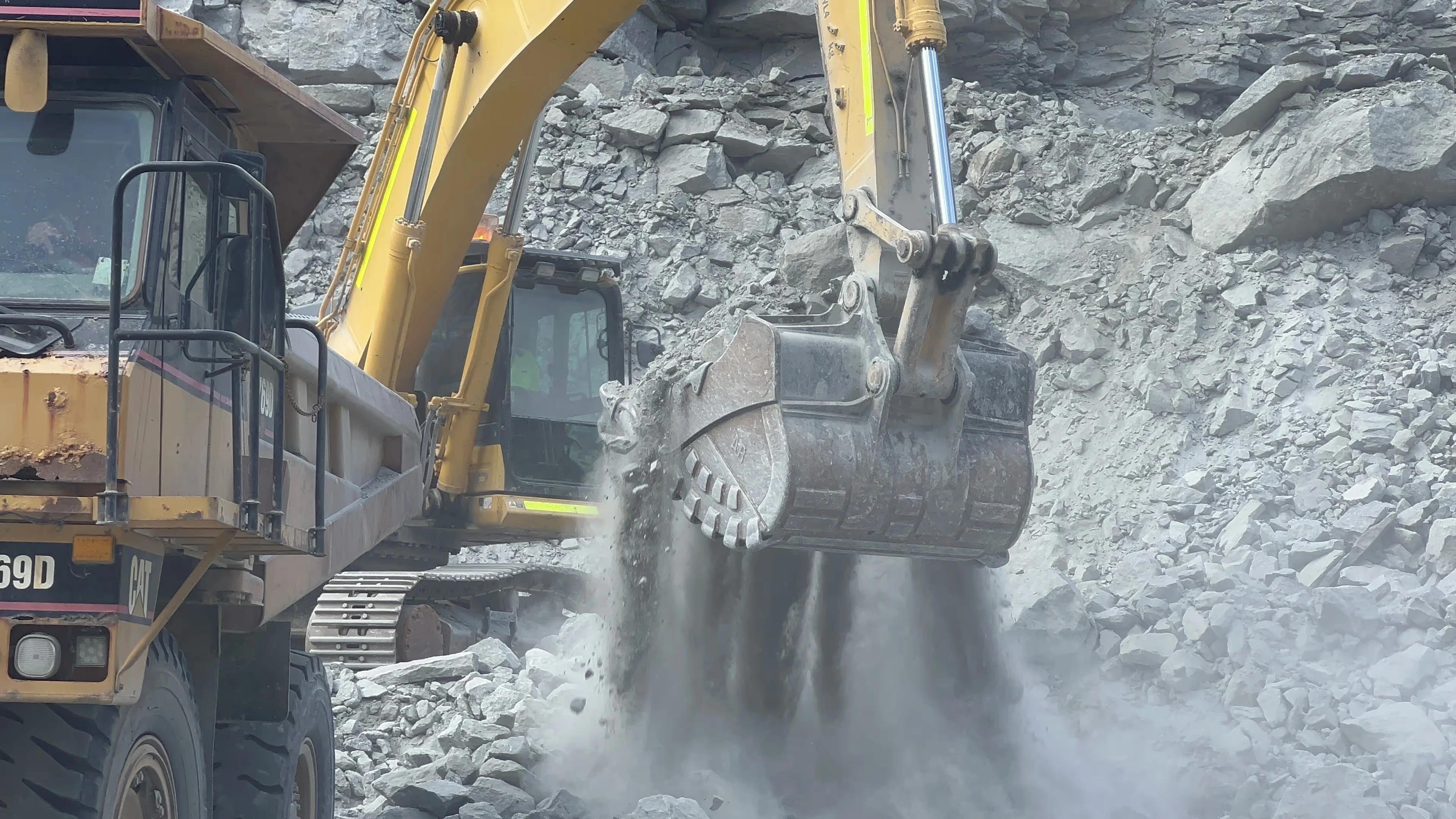 Aussie Buckets Rock Bucket in action 3