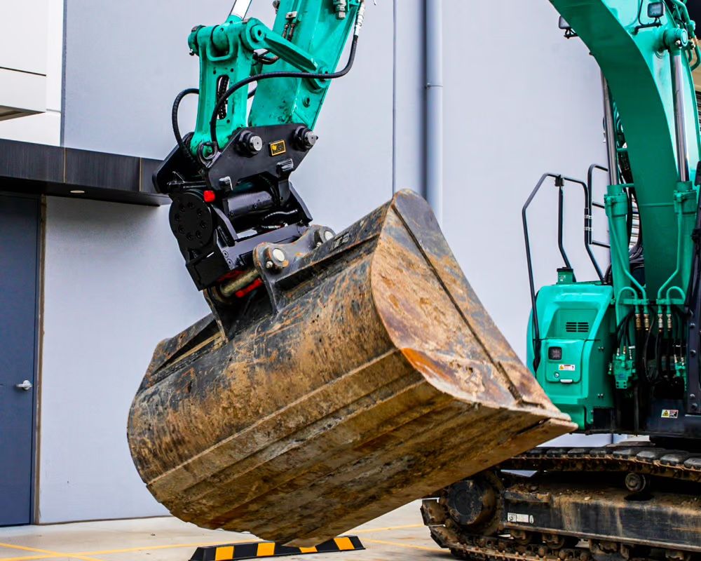 Hydraulic Tilting Hitch - Gallery Image 5