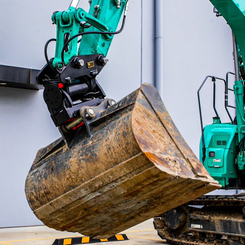 Hydraulic Tilting Hitch - Gallery Image 5