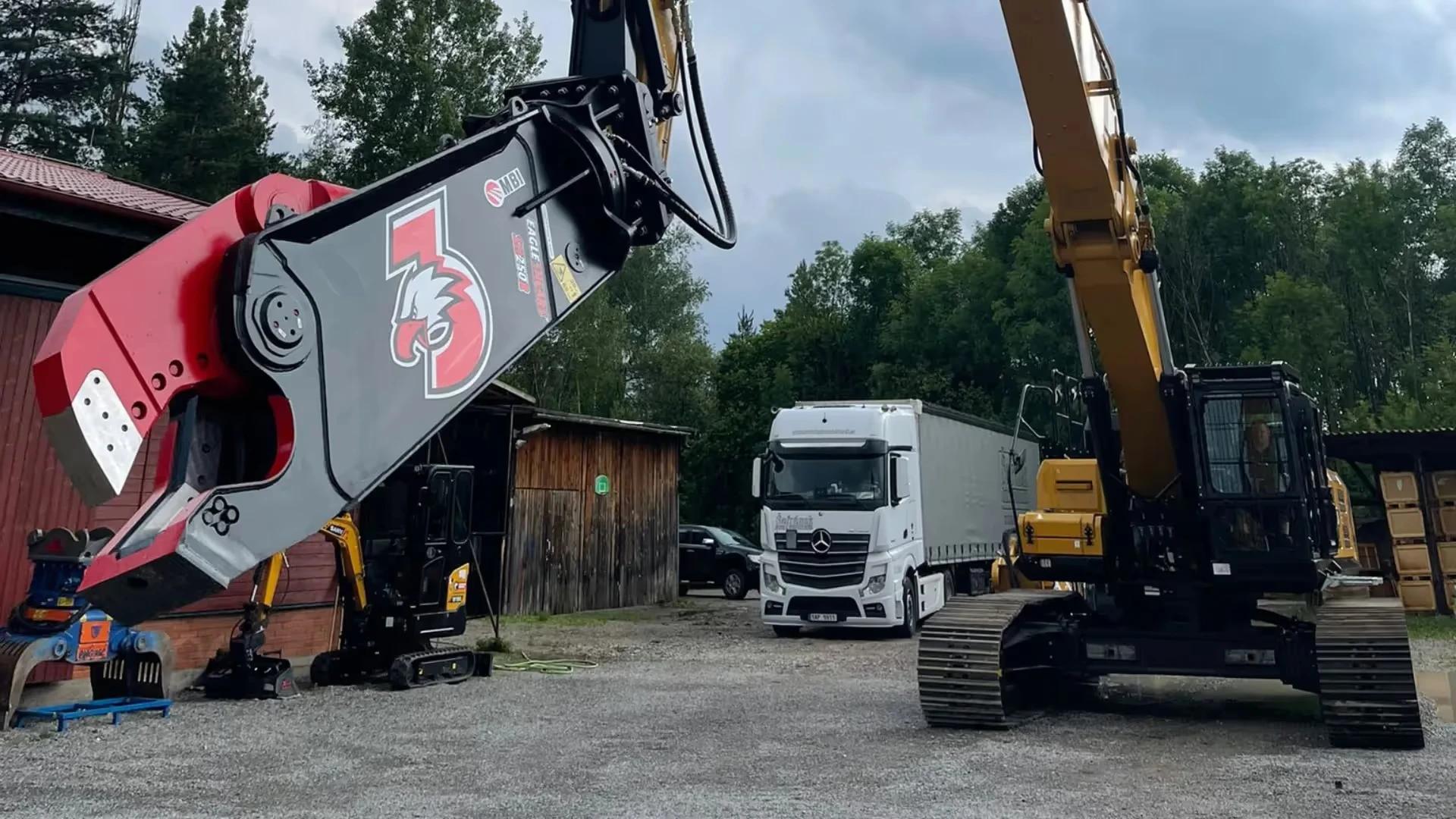 MBI Eagle 3 Rotating Scrap Shear - Gallery Image 3