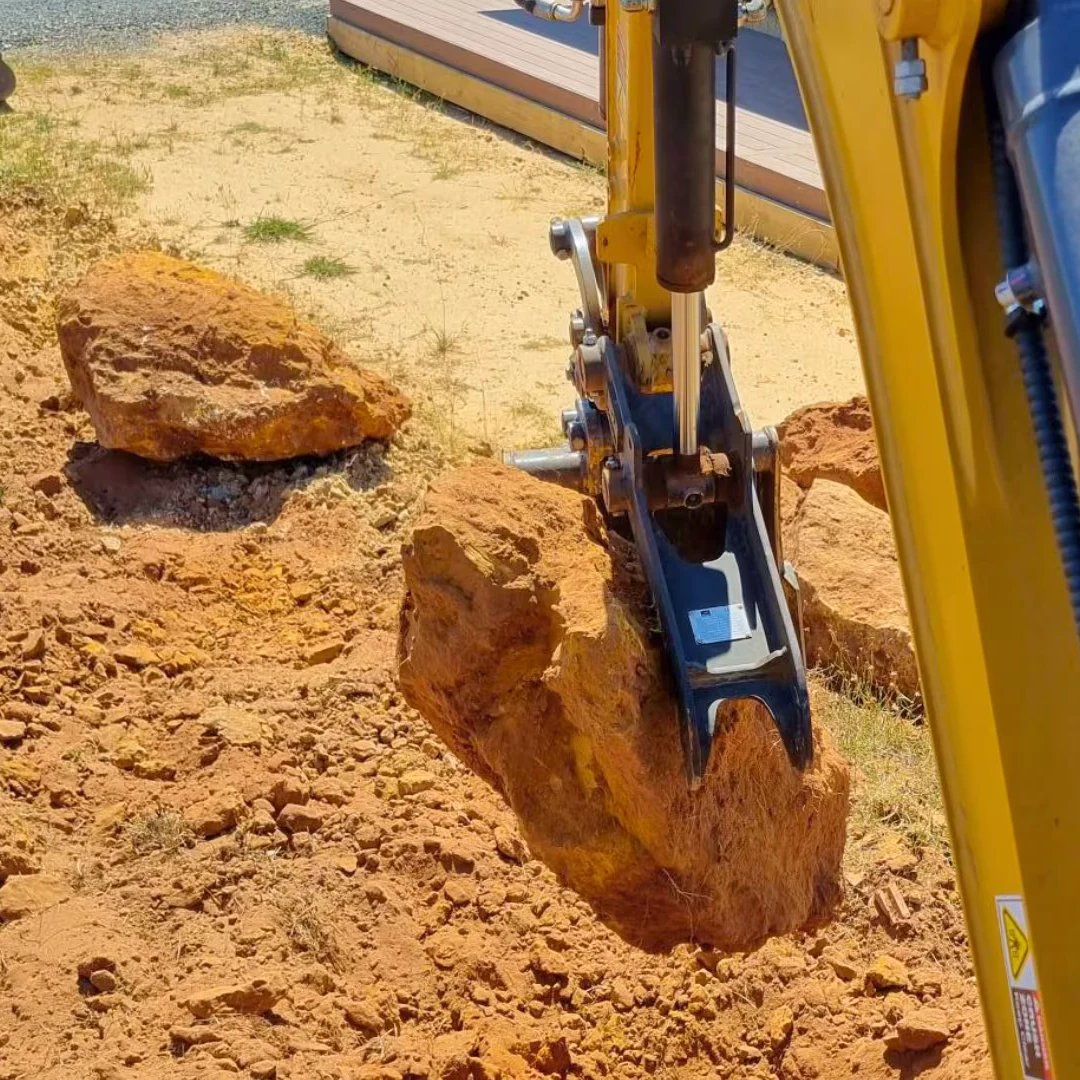 Hydraulic Thumb - Gallery Image 4