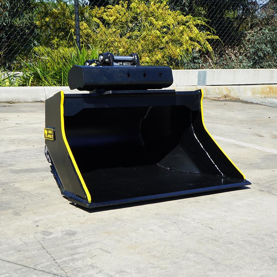Rotating Grading Bucket - front three-quarter view