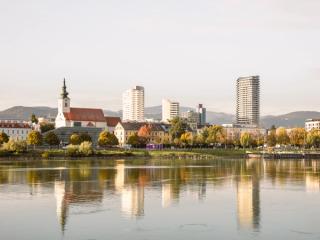 Bruckner Tower & Anton Bruckner International School in Linz! We grow up!!