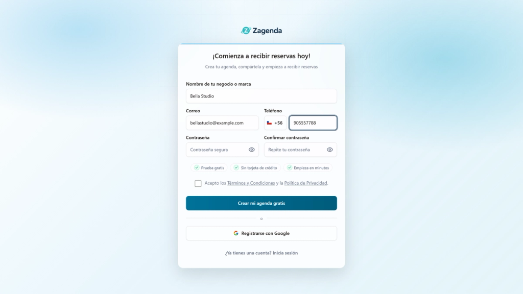 Formulario de registro con los campos Correo y Teléfono completados y destacados
