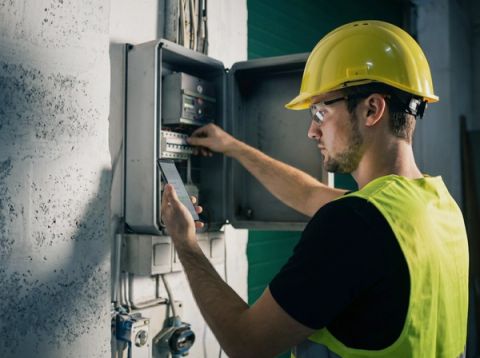 Installer in garage