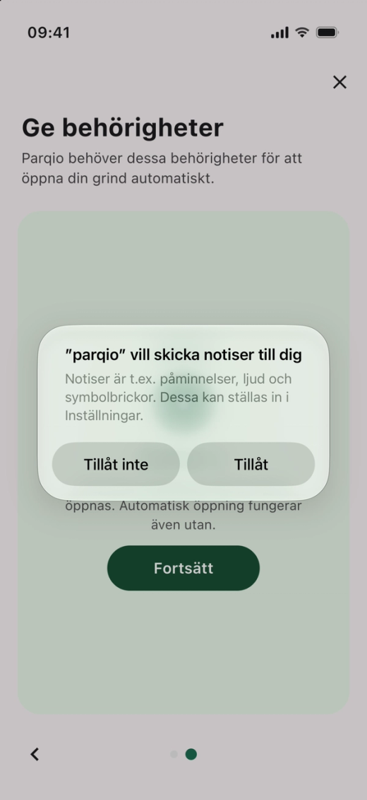 iPhone frågar om Parqio får skicka notiser, med ”Tillåt inte” och ”Tillåt”, över kortet ”Notiser”