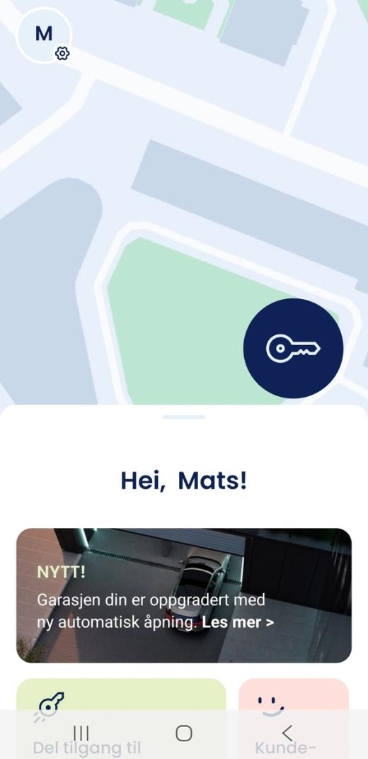 Norska startskärmen Hjem i Parqio-appen på Android med nyhetskortet «Garasjen din er oppgradert med ny automatisk åpning. Les mer >»