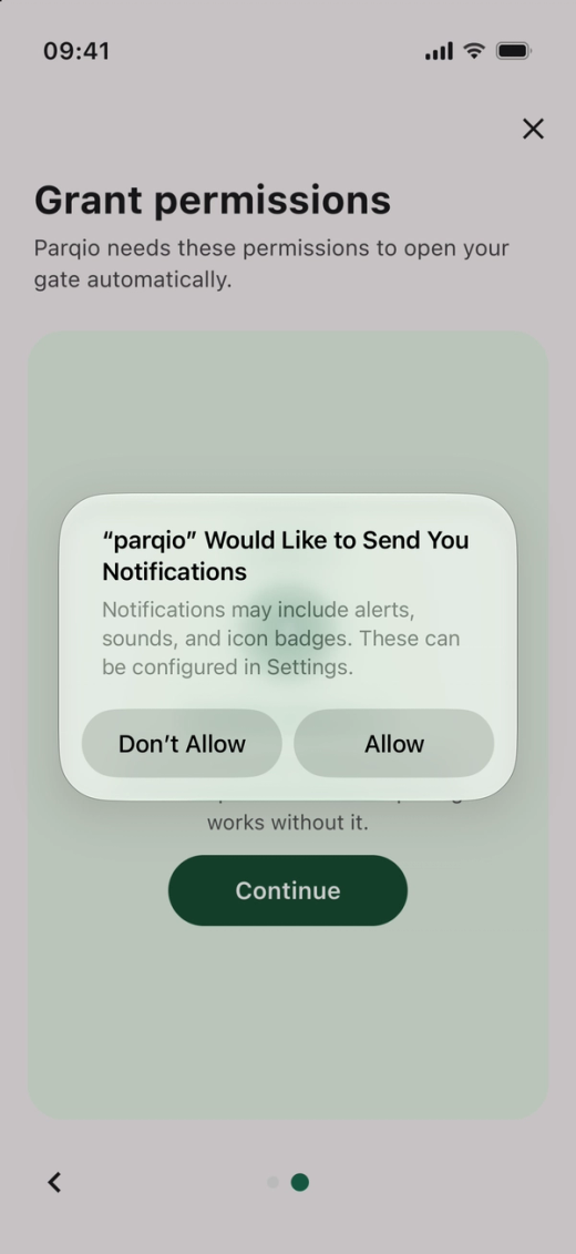 The iPhone asks whether Parqio may send notifications, with “Don’t Allow” and “Allow”, over the card “Notifications”