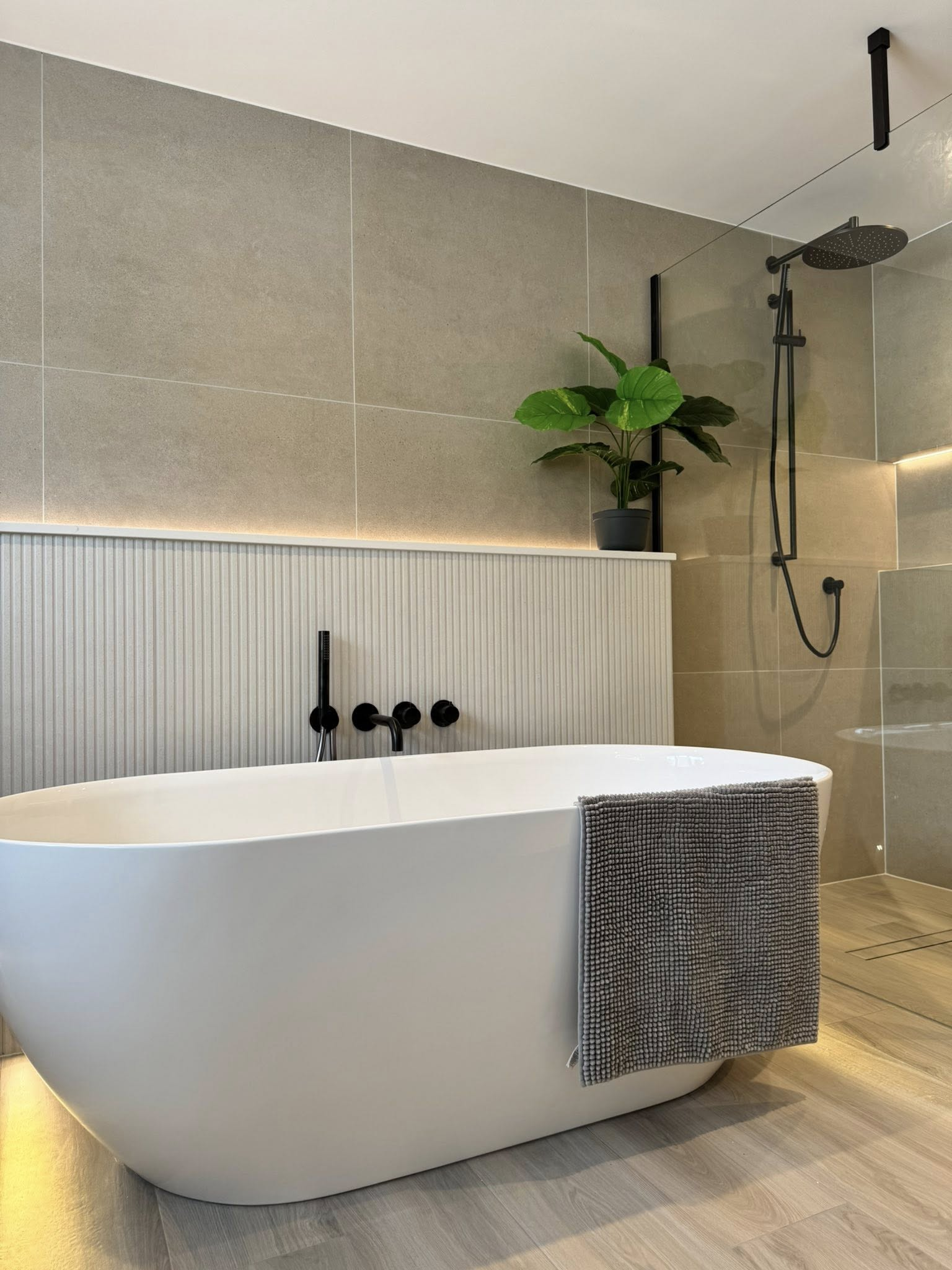 Modern Bathroom with Mitred Edges & LED Lighting