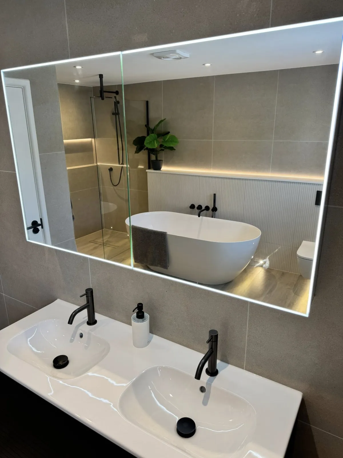 Modern Bathroom with Mitred Edges & LED Lighting