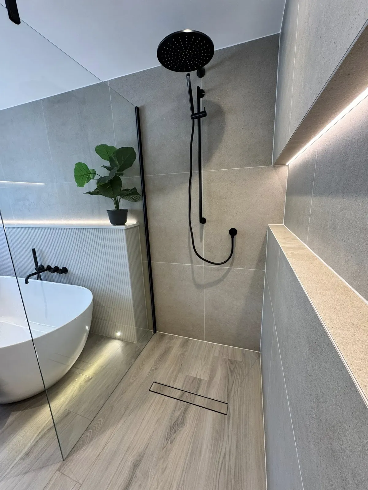 Modern Bathroom with Mitred Edges & LED Lighting