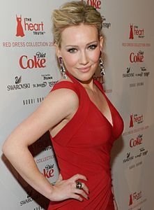 What Are The Political Views And Religious Beliefs Of Hilary Duff ...