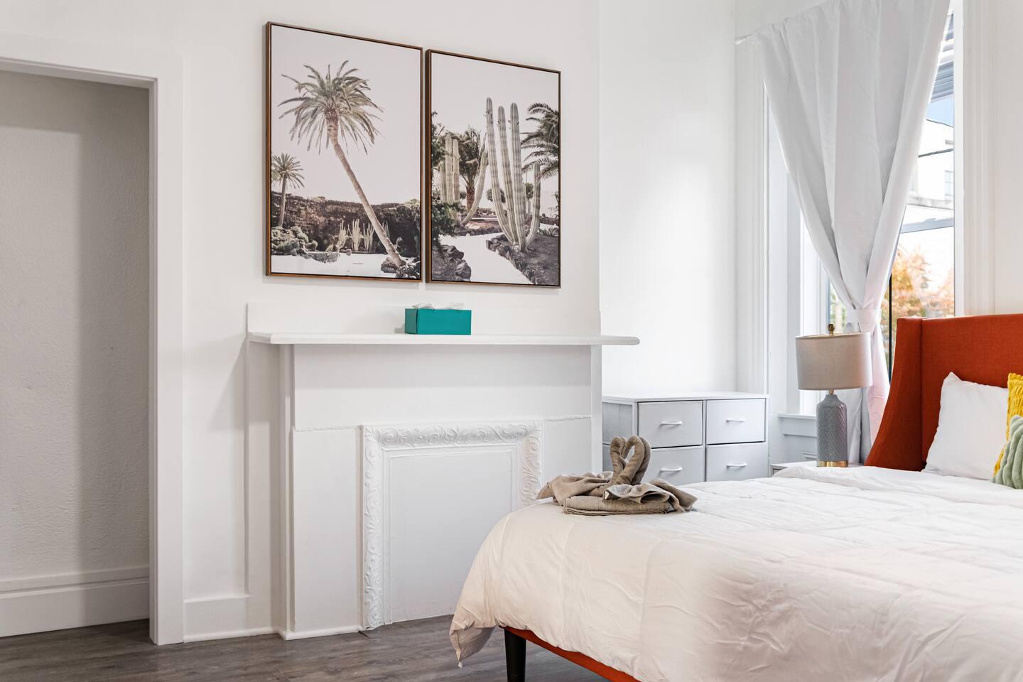 Bedroom with a Queen size bed with comfy mattress and two side table with night lamps. A place to find yourself relax after a tiring day.
