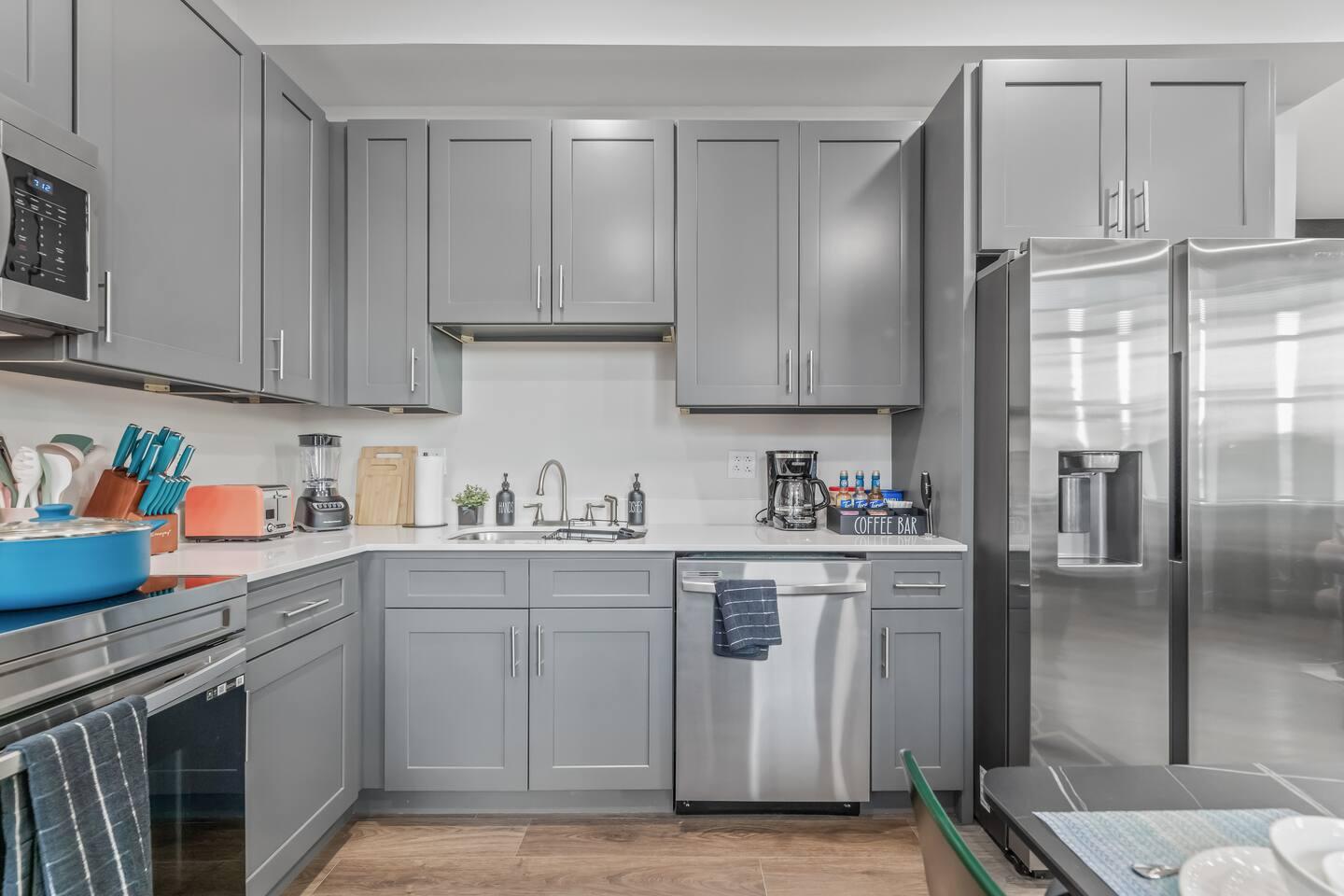 Fully upgraded kitchen with stainless steel appliances : Double door fridge with water dispenser, microwave, stove , dishwasher and drinking water