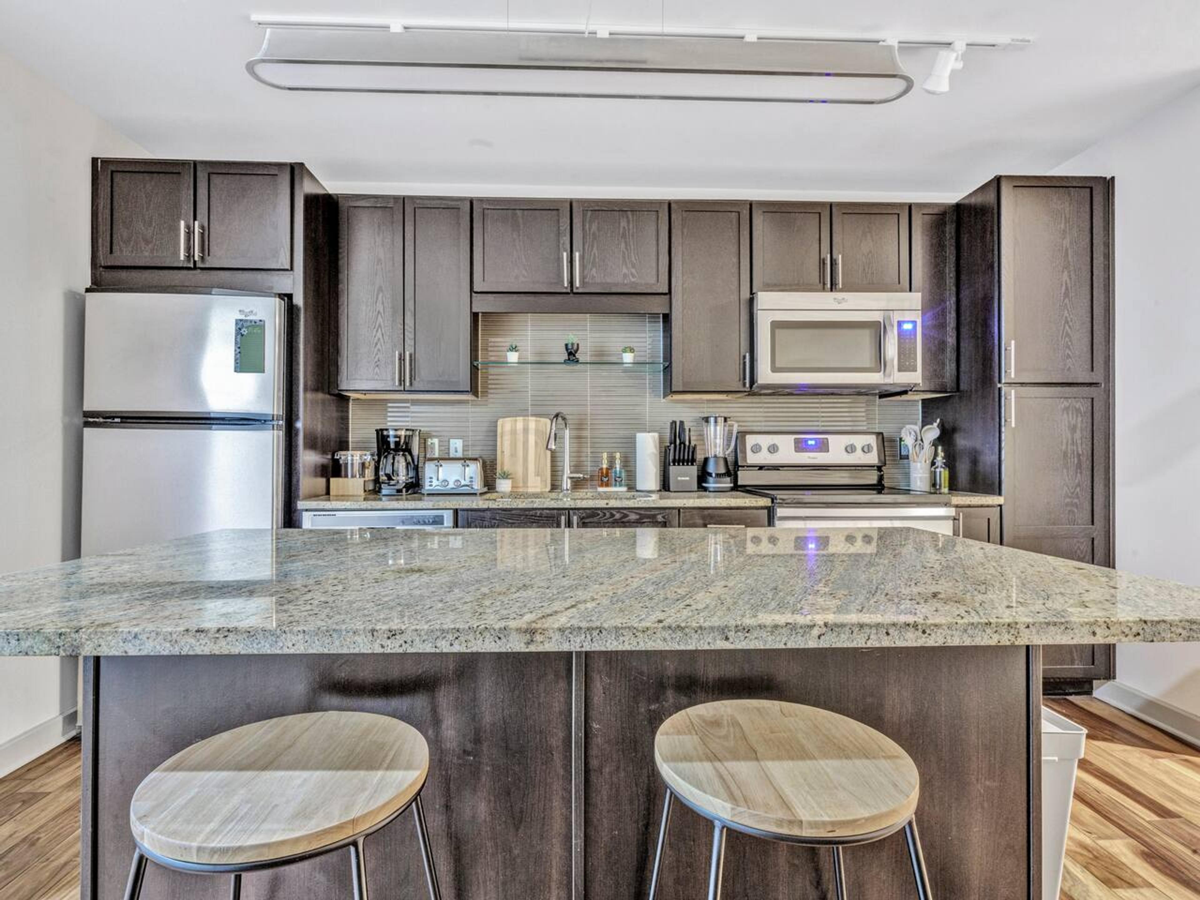 Fully equipped Kitchen: Kettle, knife set, coffee maker, cutting board, blender , stainless steel appliances