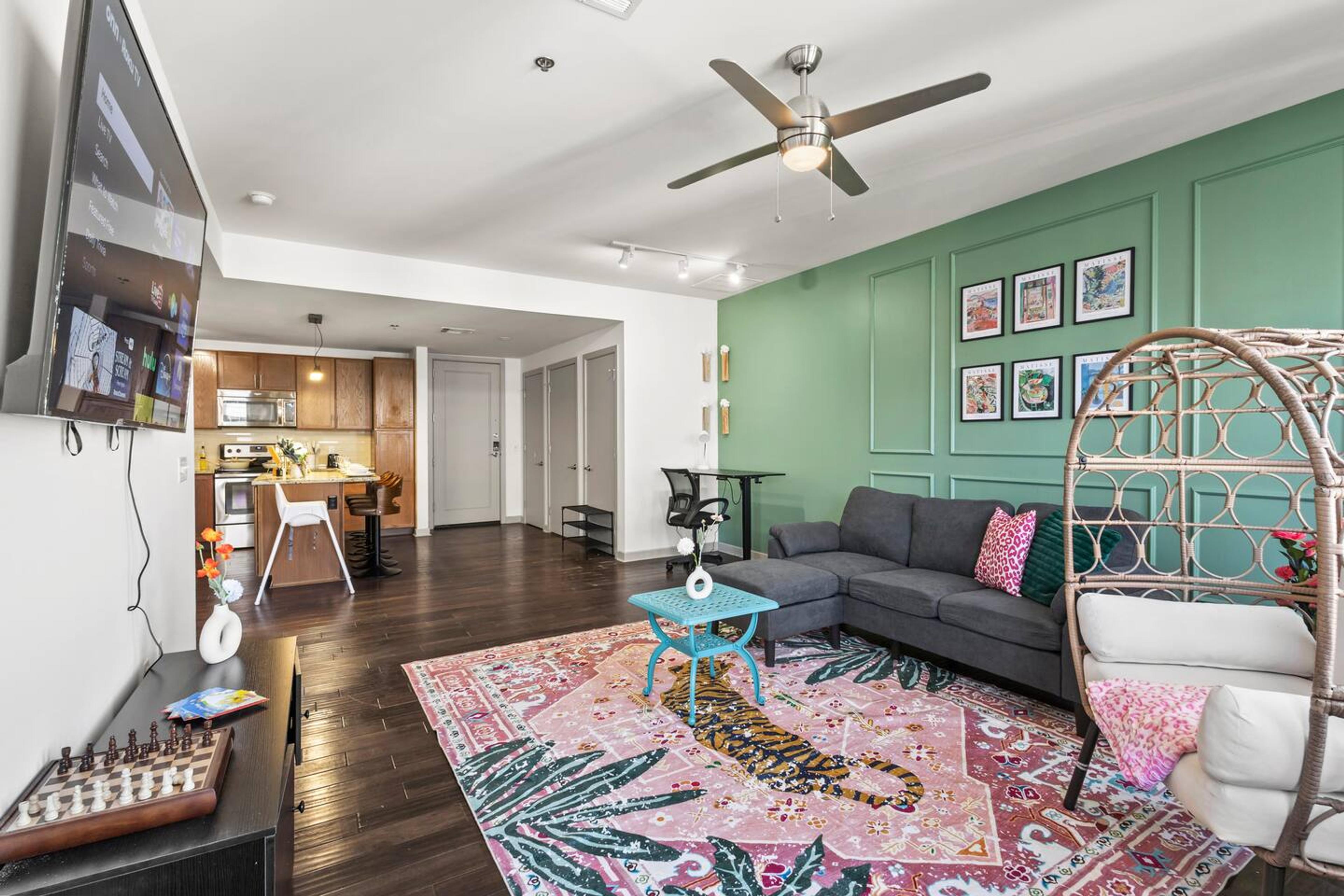 Bright & Beautiful Living Room: Relax on the comfy couch and enjoy your favorite shows on the 65" TV ️✨