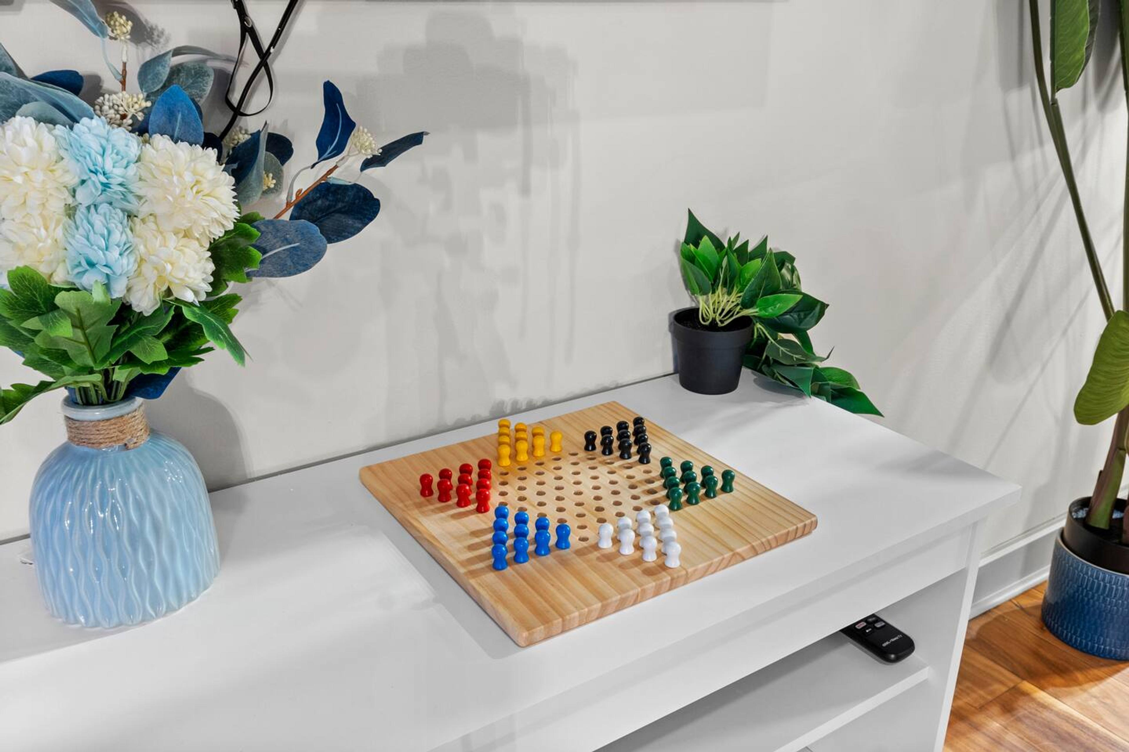 Enjoy a classic game of Chinese Checkers in a beautifully rustic design—perfect for game nights and friendly competition. ⭐♟️