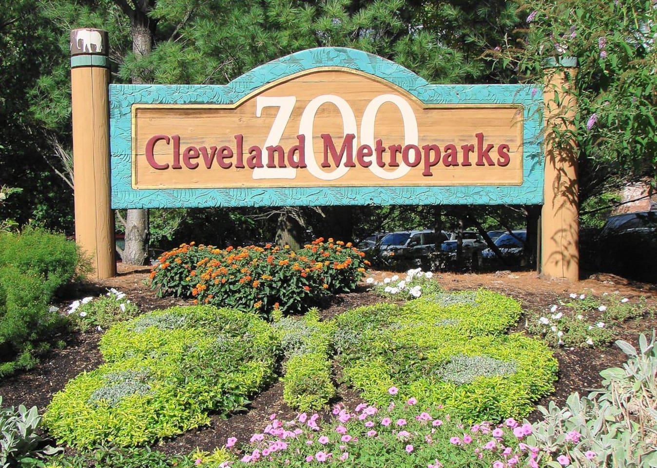 Cleveland Metroparks Zoo
Distance: 2.3 miles
Drive Time: ~6 minutes
A large zoo featuring diverse animal exhibits, including the African Savanna and the RainForest.