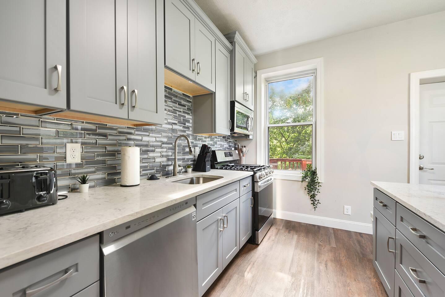 Kitchen:
Culinary Haven with a View: Where Every Dish is a Delight and Every Glance is Inspiring